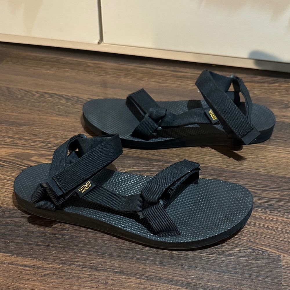 Teva Classic Black Sandals (Size: 10)